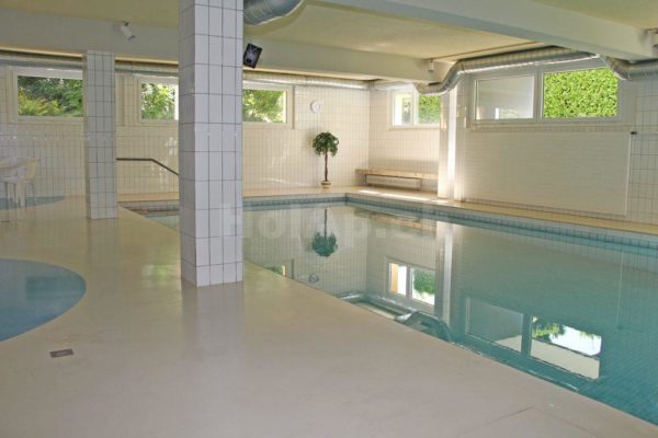 H6612 378_piscina